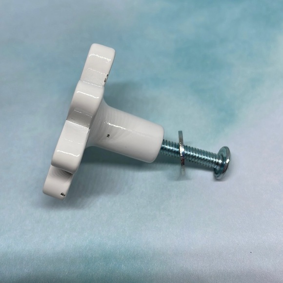 Set of 10 Daisy Lavender Flower Drawer Knobs - Picture 4 of 9